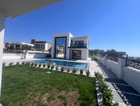 4 Detached Villas With Pool In 1 Separate Kitchen For Sale In Didim