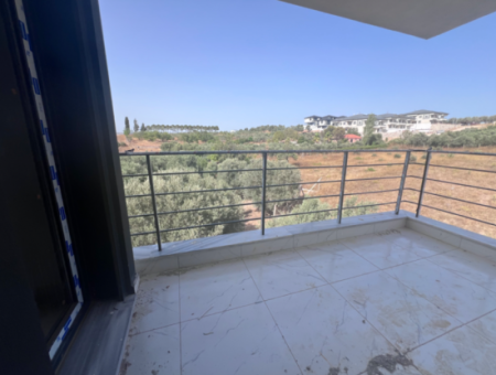 Didim Hisar Mahallesi Satilik Havuzlu Sitede 3+1 Bahçeli Villa